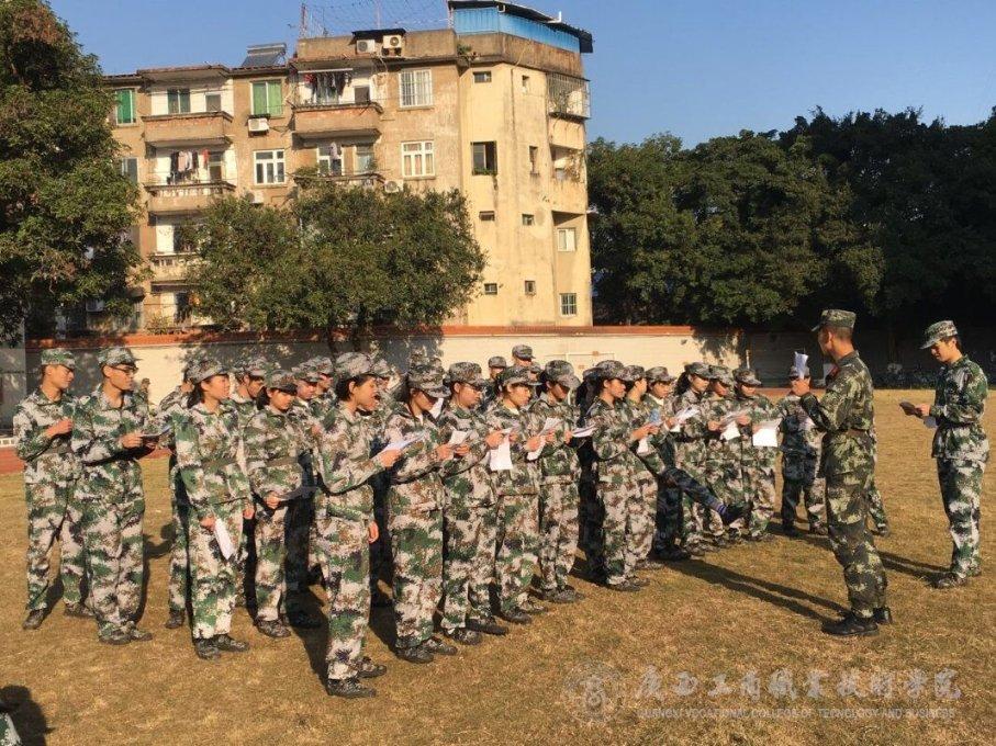 标致301近光灯怎么换游戏画面